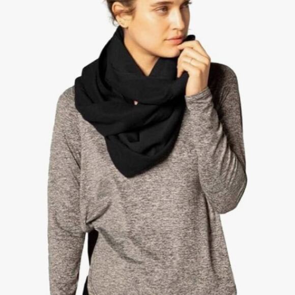 BEYOND YOGA Black Pocket Infinity Scarf Wrap New with Tag W-114 - Picture 3 of 7